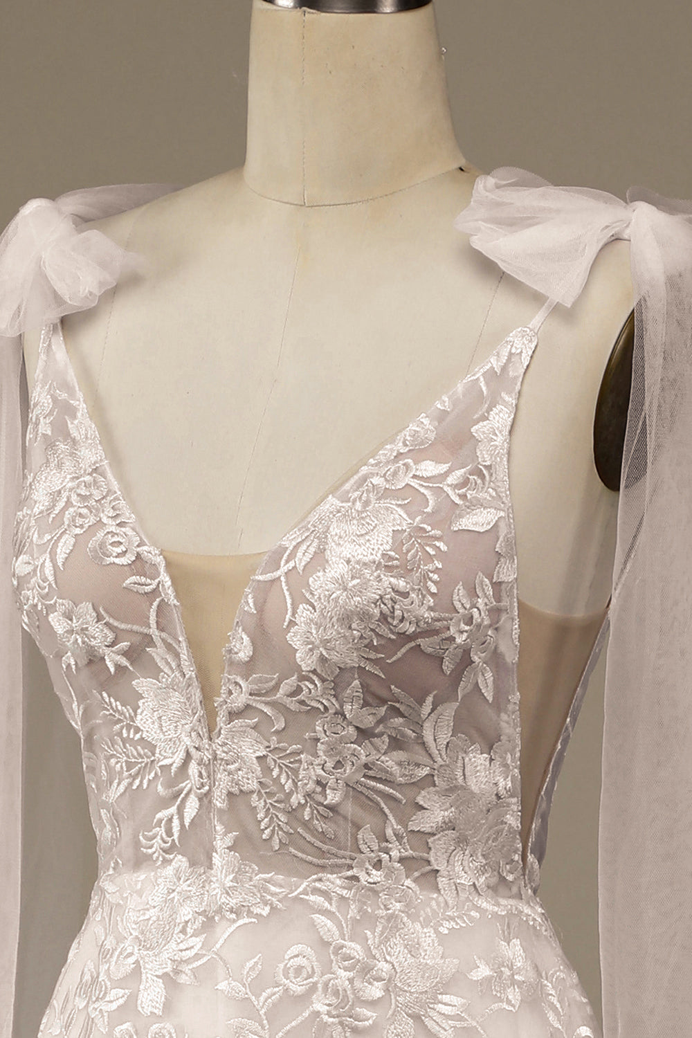 Ball-Gown/Princess Illusion Court Train Lace Wedding Dress with Bowknot Sexy