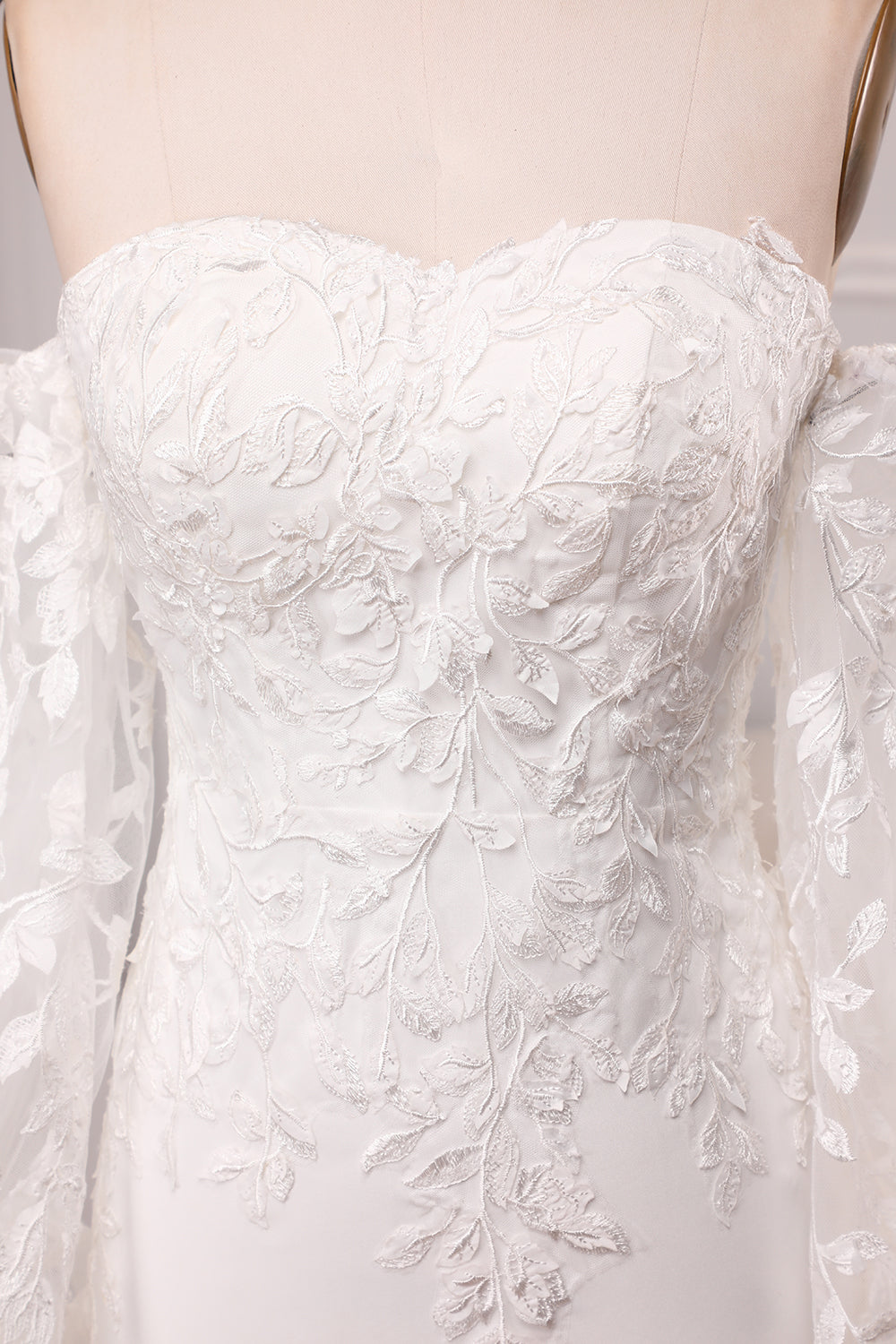 Ivory Mermaid Sweetheart V-Neck Court Train Bridal Dress With Appliqued Lace Off Shoulder