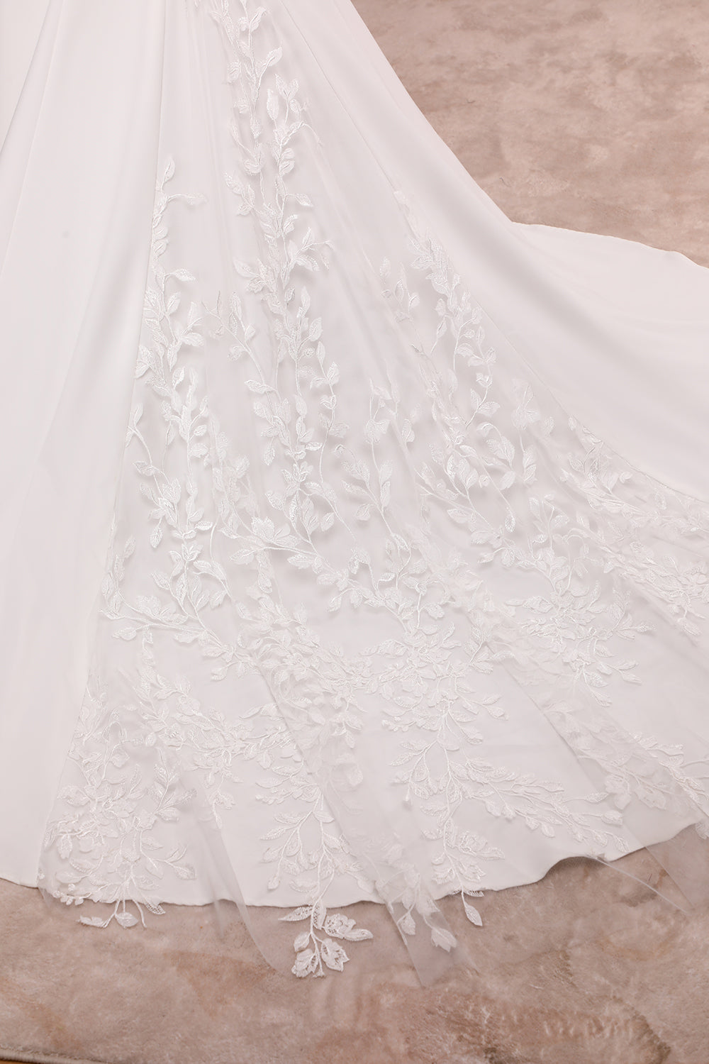 Ivory Mermaid Sweetheart V-Neck Court Train Bridal Dress With Appliqued Lace Off Shoulder