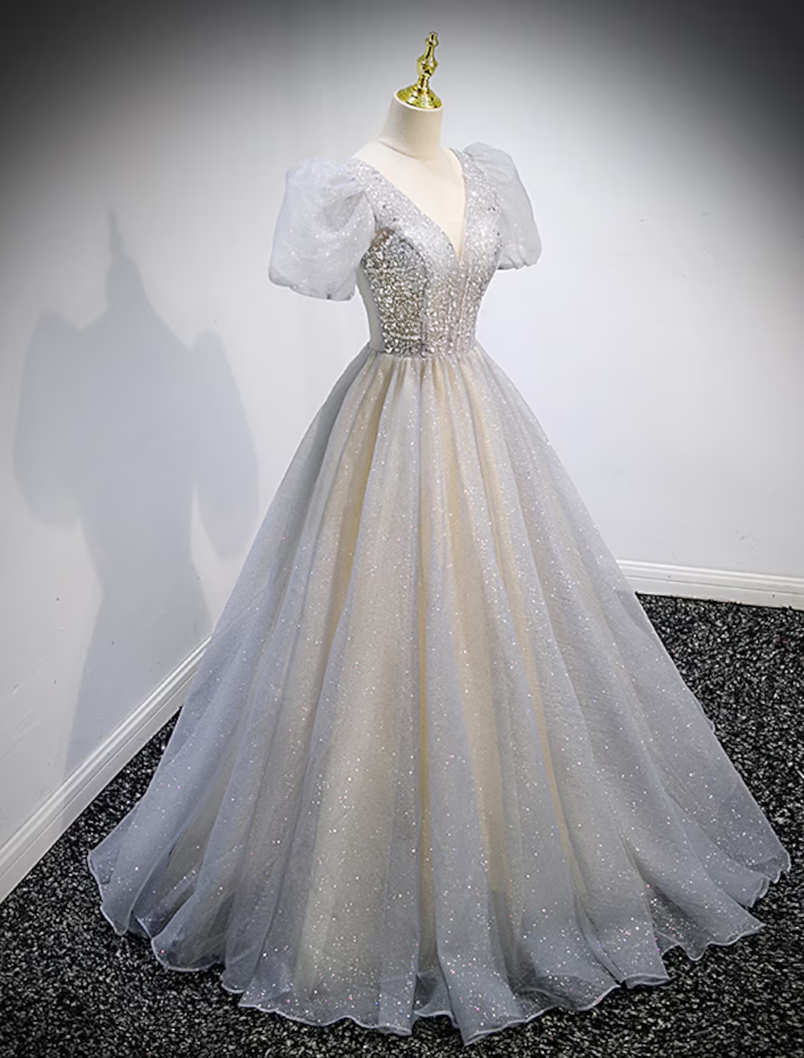 Ball Gown Quinceanera Dresses Maxi Dress Performance Sweep / Brush Train Short Sleeve V Neck Tulle