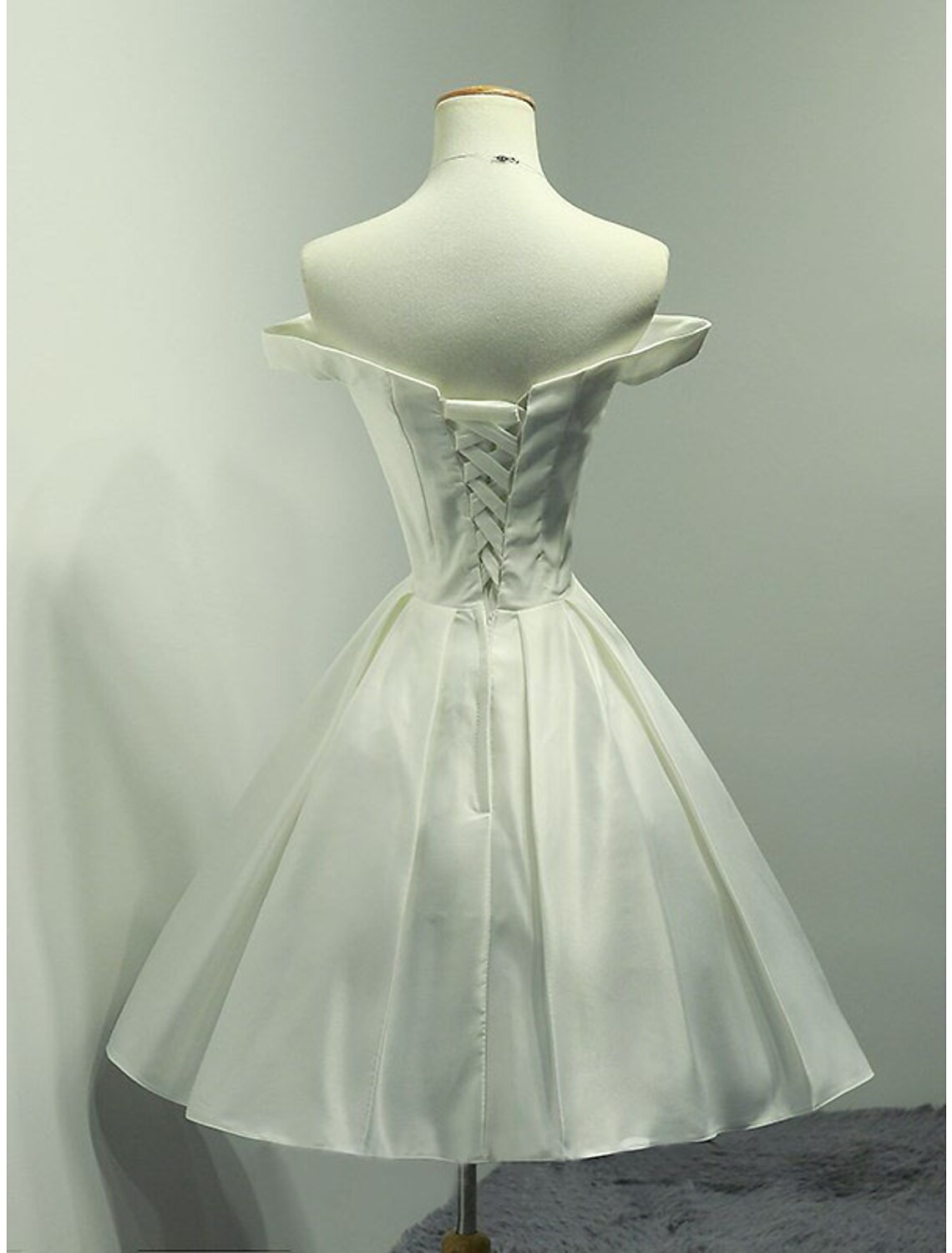 A-Line Minimalist Elegant Engagement Cocktail Party Dress Off Shoulder Sleeveless Knee Length Satin