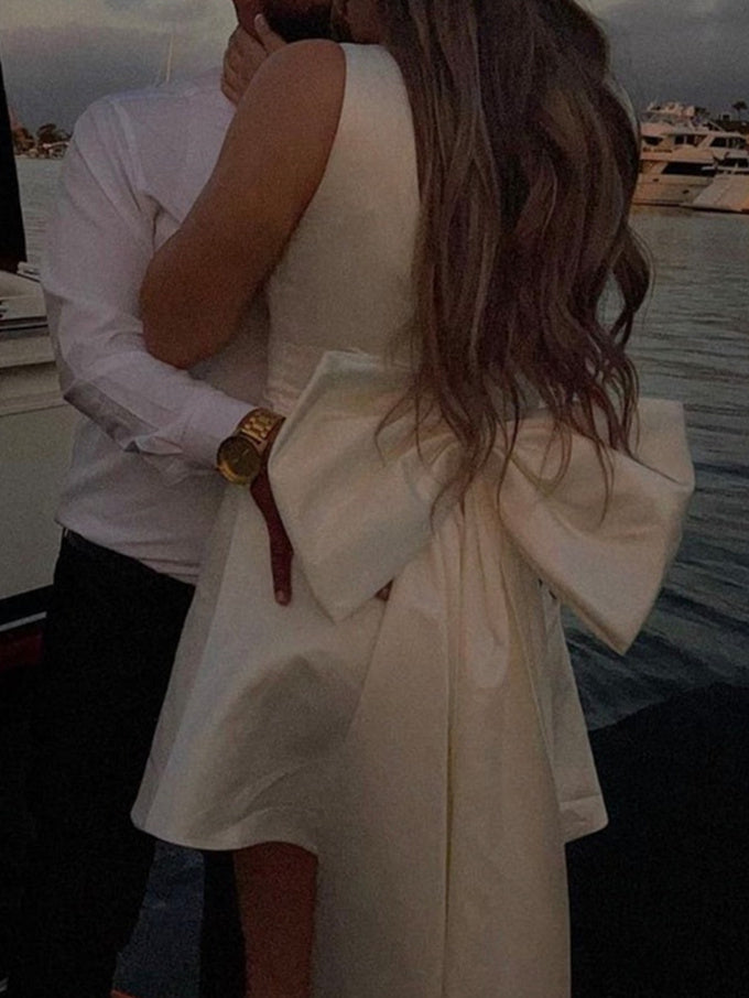 A-Line/Princess V-Neck Mini Wedding Dress With Bow Open Back Party Dress