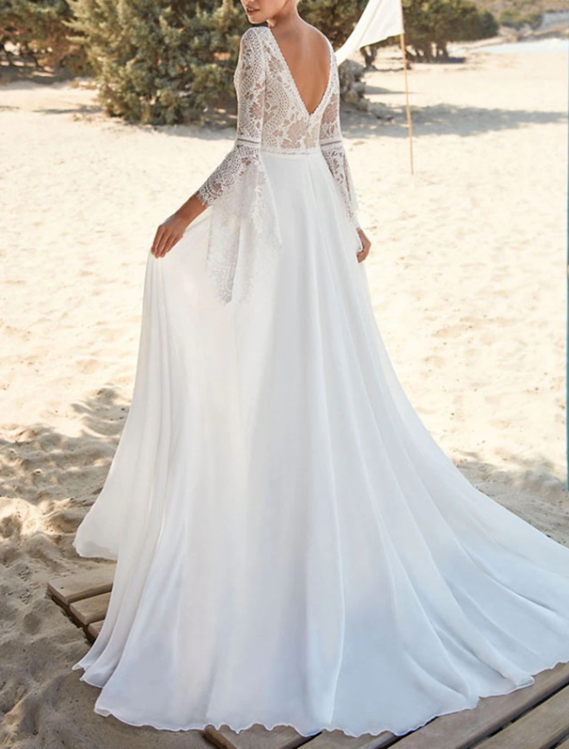 Beach Open Back Boho Wedding Dresses A-Line V Neck Long Sleeve Sweep / Brush Train Chiffon Bridal Gowns