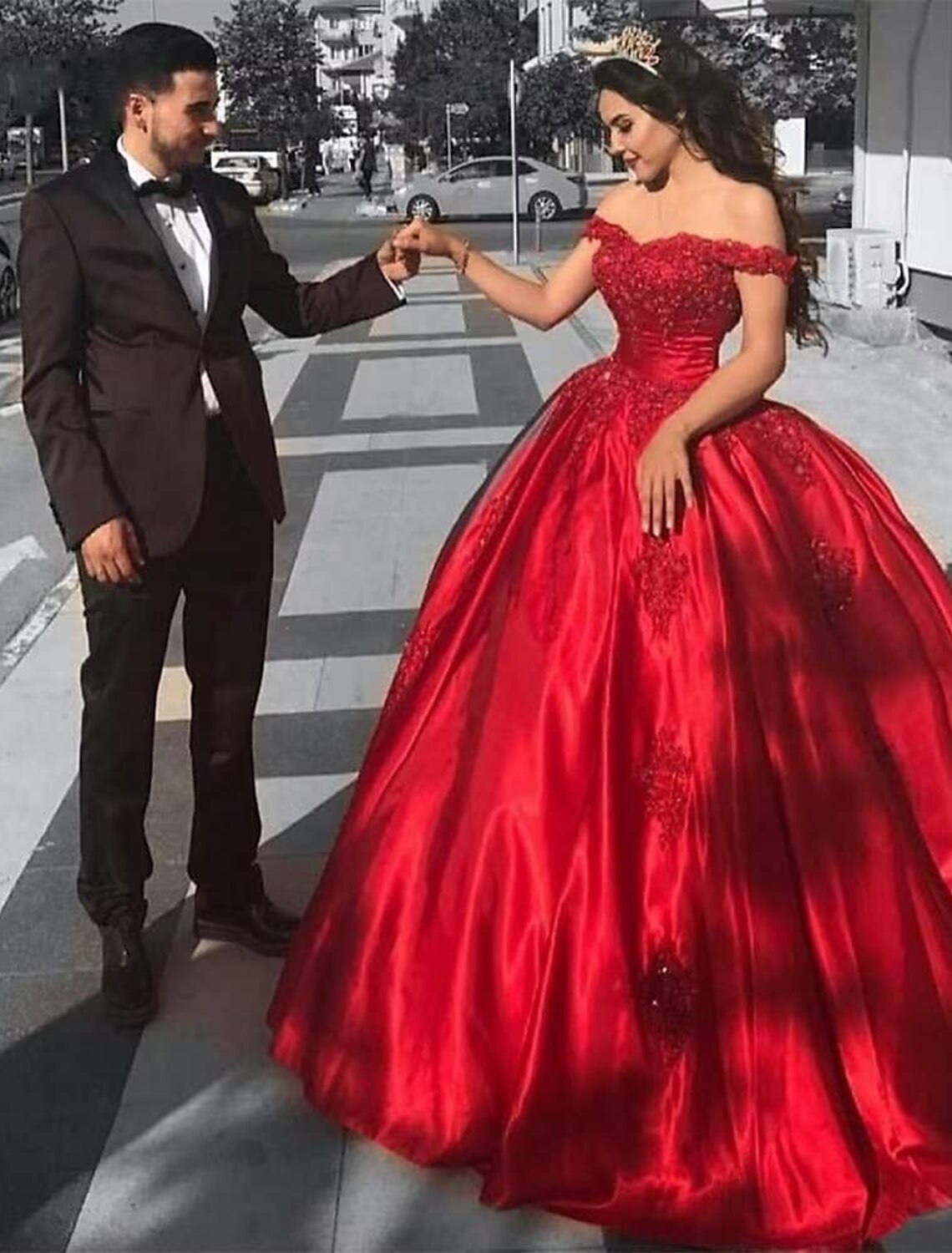 Ball Gown Luxurious Sexy Quinceanera Formal Evening Valentine's Day Dress Off Shoulder Short Sleeve Chapel Train Lace