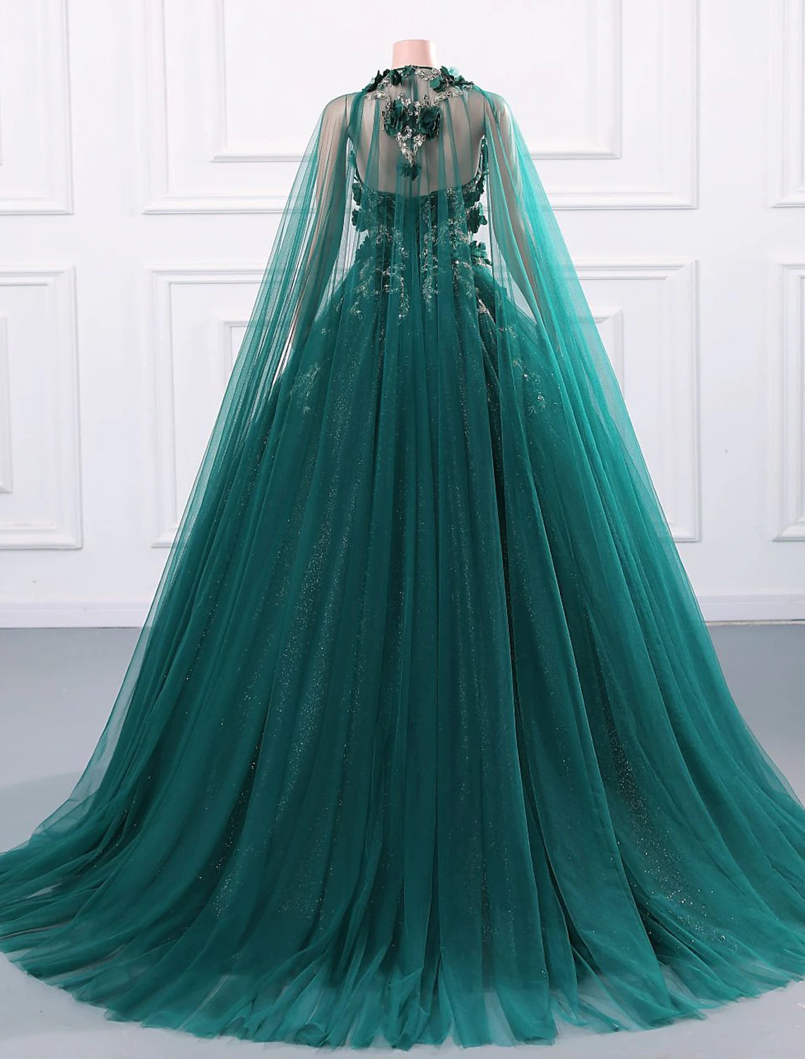 Ball Gown Quinceanera Dresses Elegant Dress Quinceanera Sweet 16 Court Train Sleeveless Jewel Neck Capes Tulle Backless