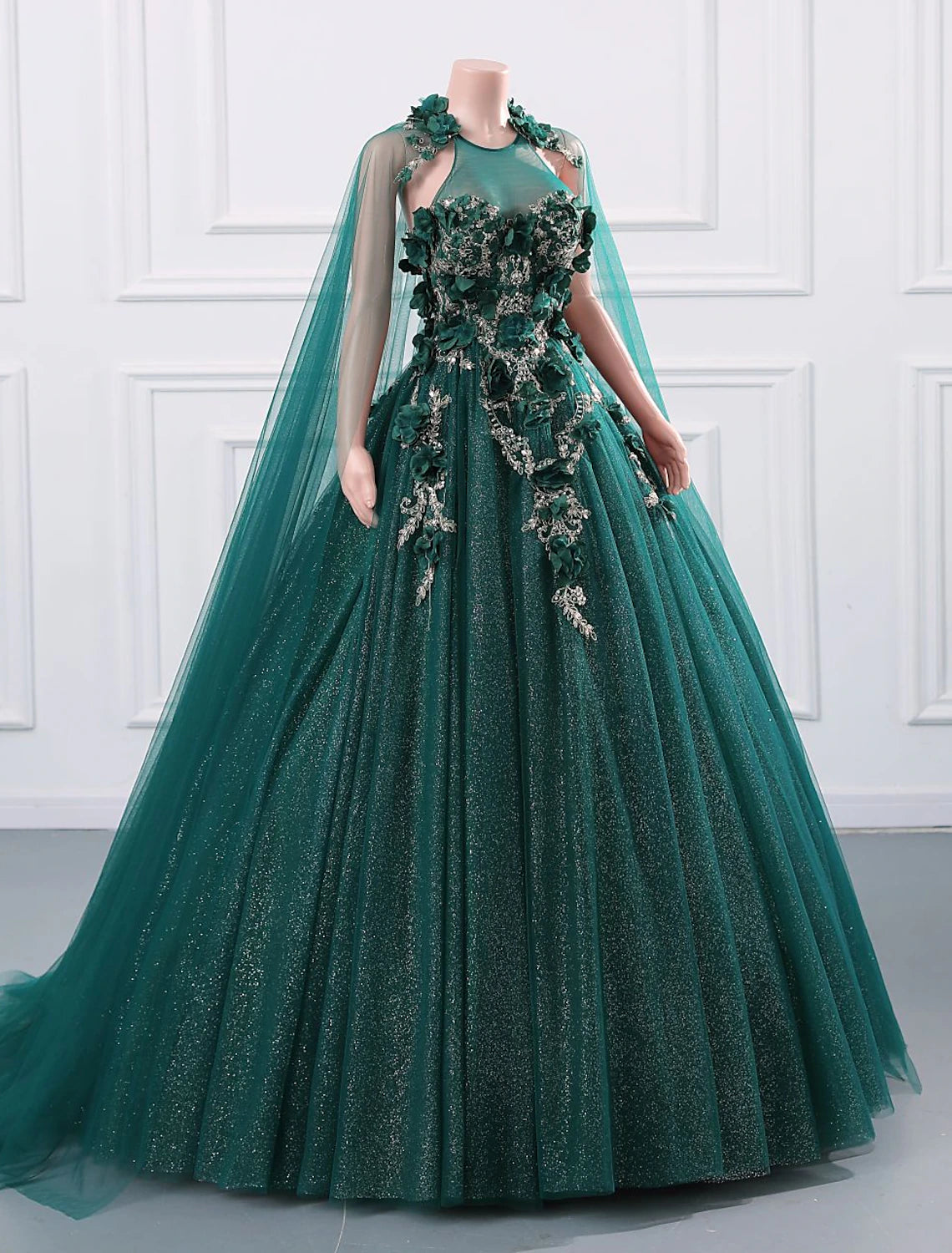 Ball Gown Quinceanera Dresses Elegant Dress Quinceanera Sweet 16 Court Train Sleeveless Jewel Neck Capes Tulle Backless