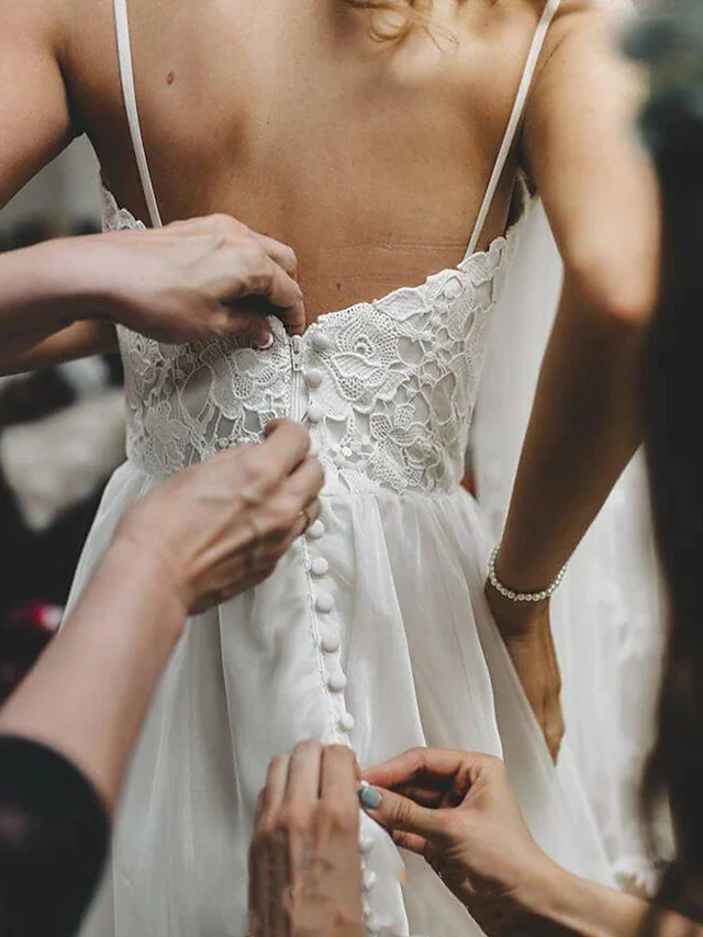 Wedding Dresses Spaghetti Strap Court Train Lace Tulle Sleeveless Country Romantic Beach with Sashes Ribbons Pleats