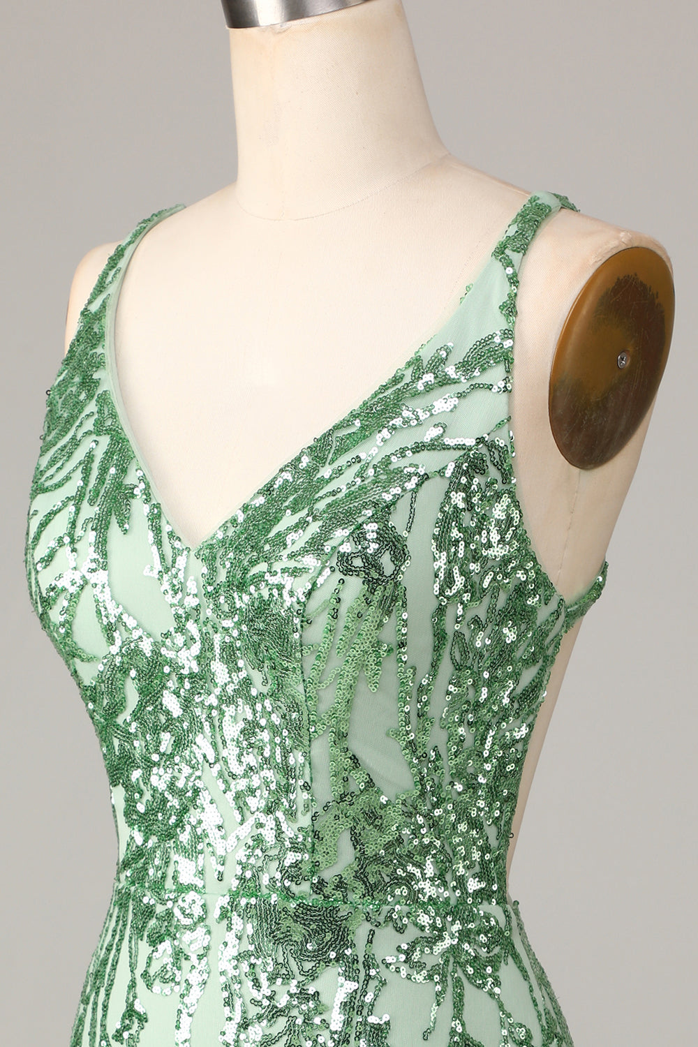 Sheath V-Neck Green Sequins Short Homecoming Dress With Backless Sparkly