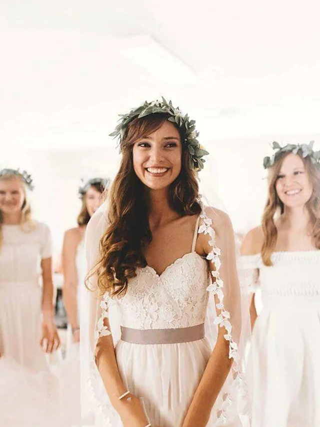 Wedding Dresses Spaghetti Strap Court Train Lace Tulle Sleeveless Country Romantic Beach with Sashes Ribbons Pleats