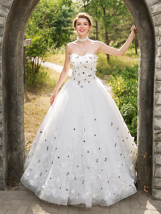 Ball Gown Wedding Dresses Sweetheart Neckline Floor Length Lace Tulle Sleeveless with Lace Appliques