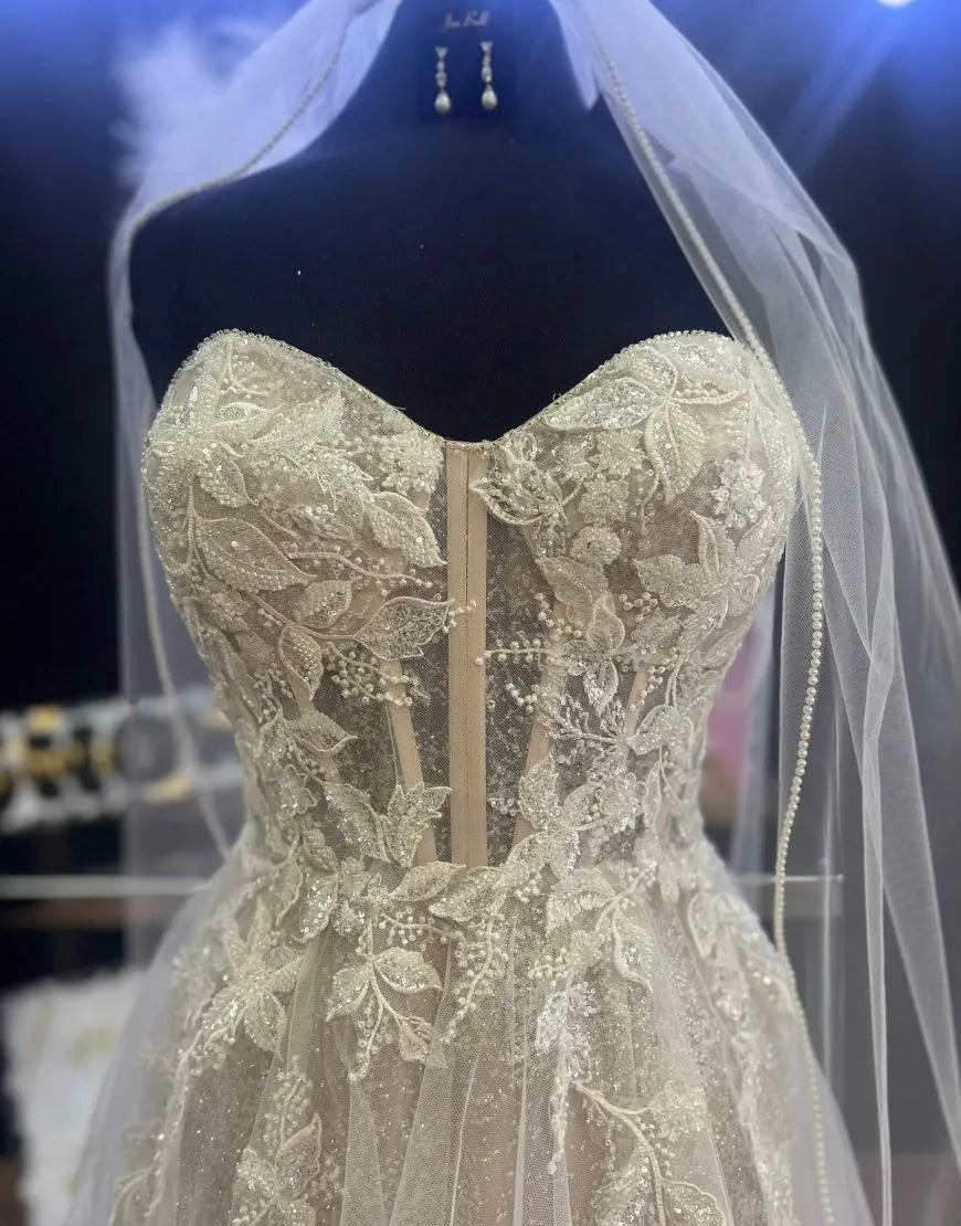 A-Line Neckline Tulle Wedding Dress With Appliques Off Shoulder Without Headscarf