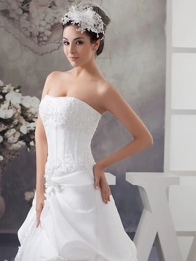 A-Line Wedding Dresses Strapless Court Train Satin Strapless with Beading Appliques Off Shoulder