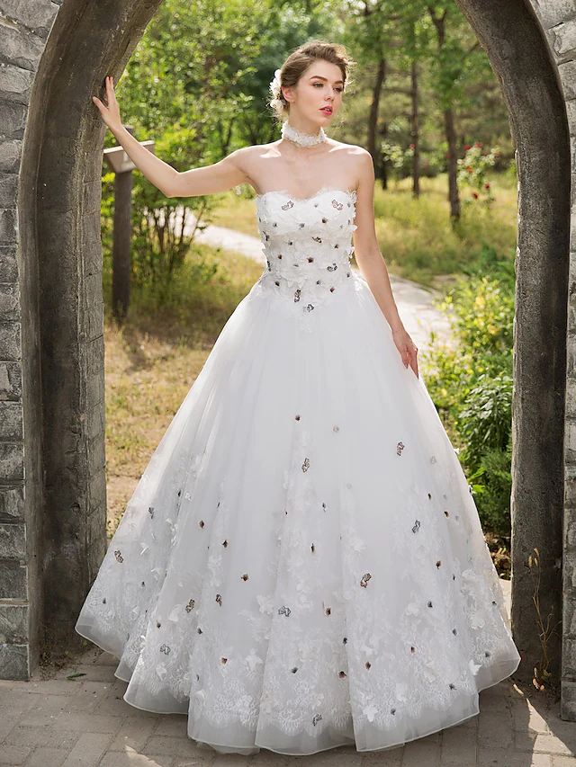 Ball Gown Wedding Dresses Sweetheart Neckline Floor Length Lace Tulle Sleeveless with Lace Appliques