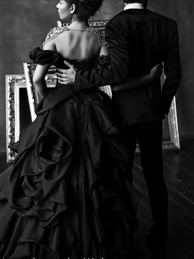 Ball Gown Wedding Dresses Off Shoulder Court Train Lace Tulle Short Sleeve Sexy Black Modern with Lace Cascading