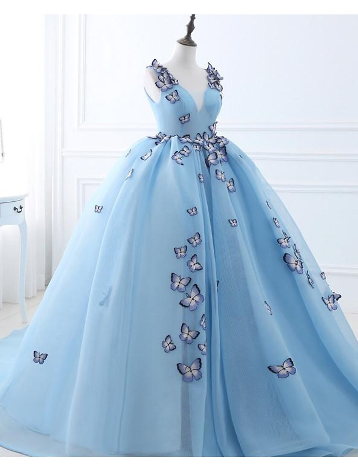 Ball Gown Prom Dresses Luxurious Dress Engagement Court Train Sleeveless V Neck Tulle with Pleats