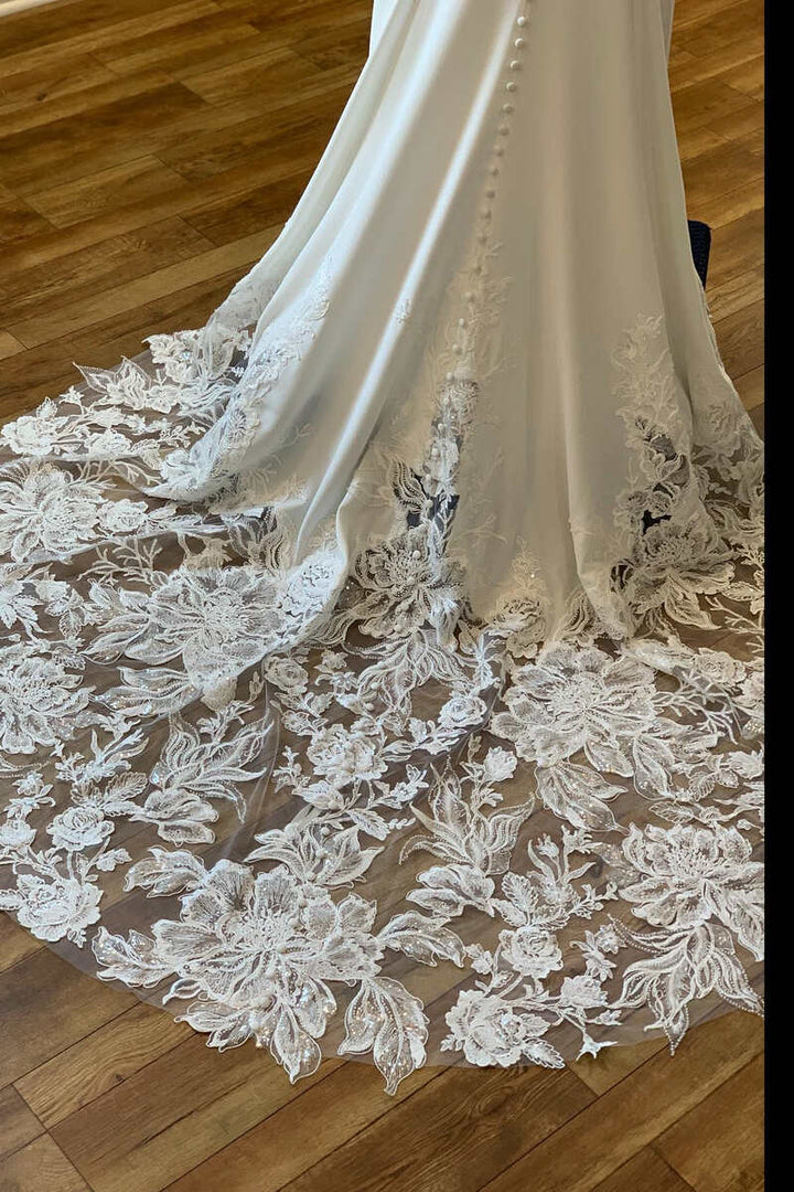 White Lace Scoop Neck Backless Mermaid Long Wedding Gown Beautiful