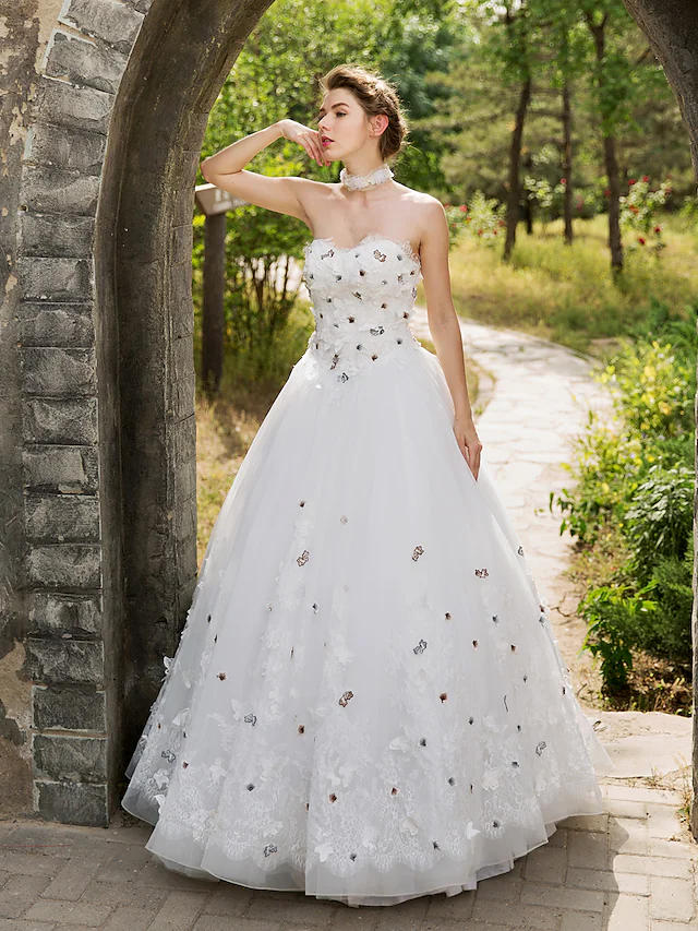 Ball Gown Wedding Dresses Sweetheart Neckline Floor Length Lace Tulle Sleeveless with Lace Appliques