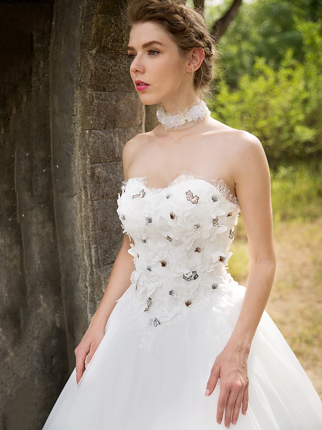 Ball Gown Wedding Dresses Sweetheart Neckline Floor Length Lace Tulle Sleeveless with Lace Appliques