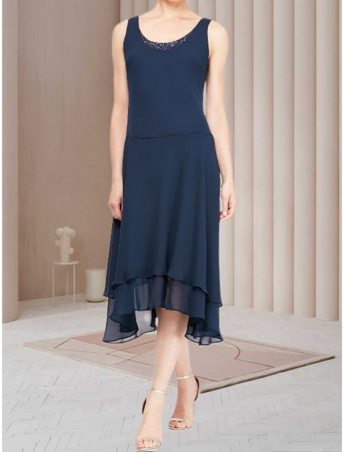 Sheath / Column Mother of the Bride Dress Wedding Guest Elegant Scoop Neck Knee Length Chiffon Long Sleeve with Sequin
