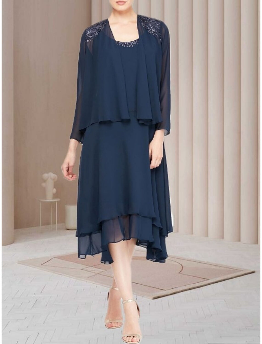 Sheath / Column Mother of the Bride Dress Wedding Guest Elegant Scoop Neck Knee Length Chiffon Long Sleeve with Sequin