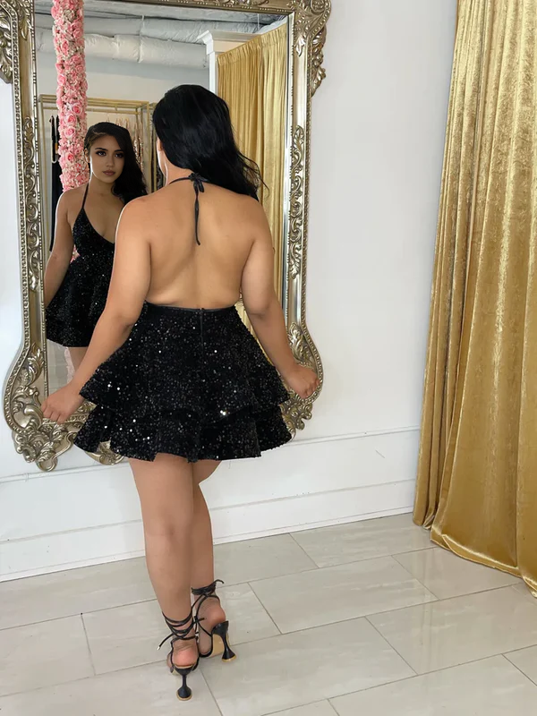 Fashion A Line V-Neck Halter Open Back Short Prom Dress Lovely Sequins Homecoming Dress Charming Birthday Party Dress