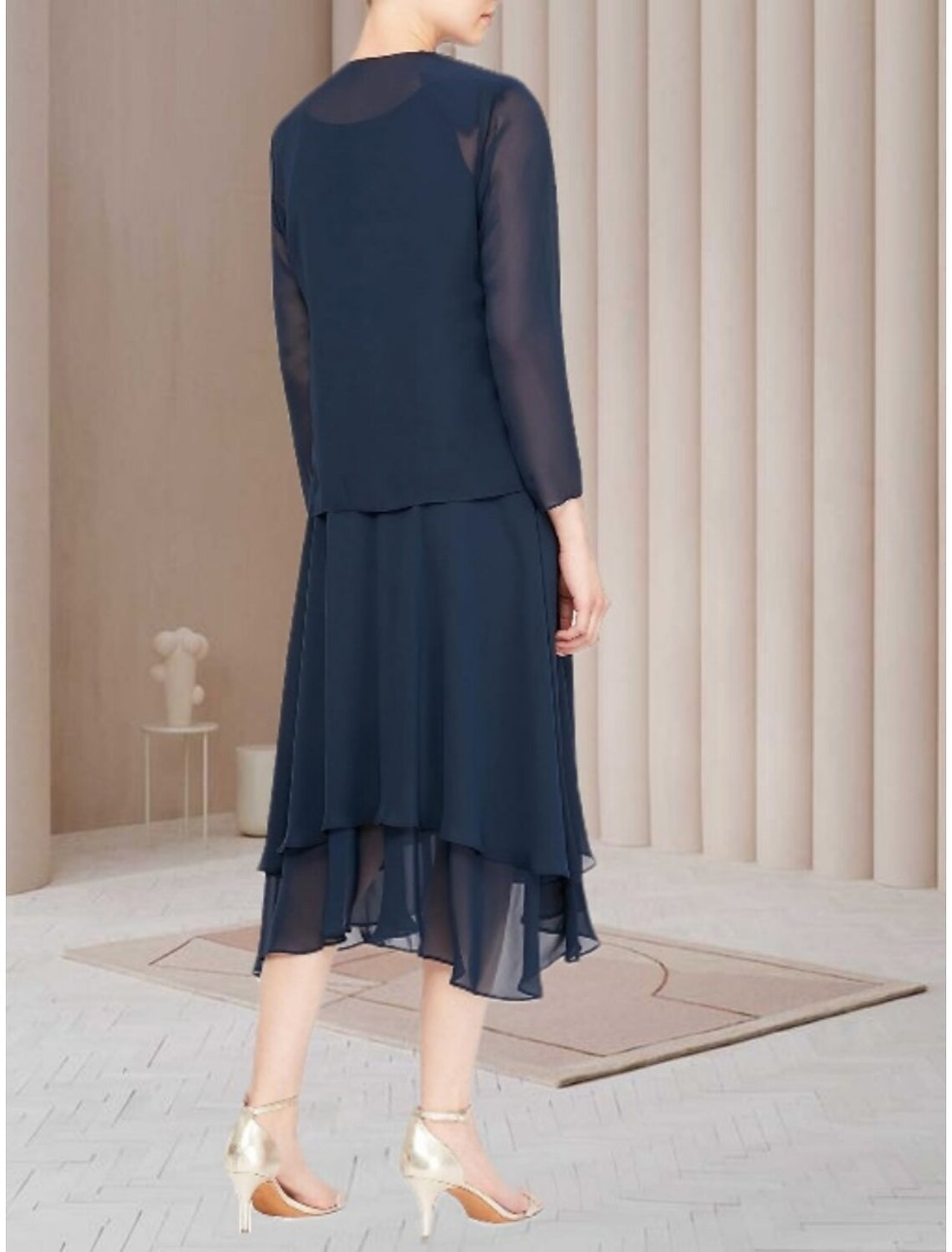 Sheath / Column Mother of the Bride Dress Wedding Guest Elegant Scoop Neck Knee Length Chiffon Long Sleeve with Sequin