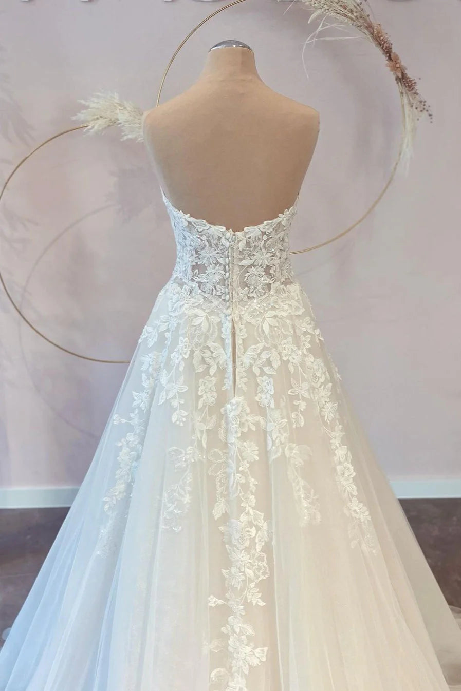 White Sweetheart A-Line Wedding Dress Tulle Lace Bridal Dress With Sweep Train Off Shoulder Elegant