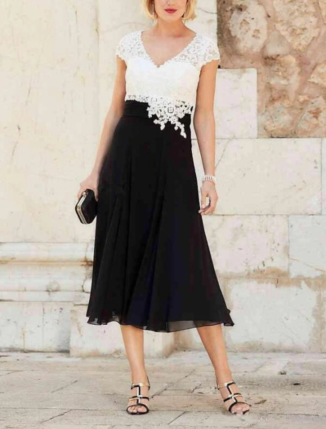 A-Line Mother of the Bride Dress Plus Size Plunging Neck Tea Length Chiffon Lace Short Sleeve with Appliques Elegant