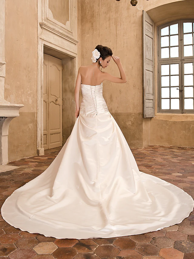 Princess A-Line Wedding Dresses Strapless Chapel Train Satin Sleeveless Long