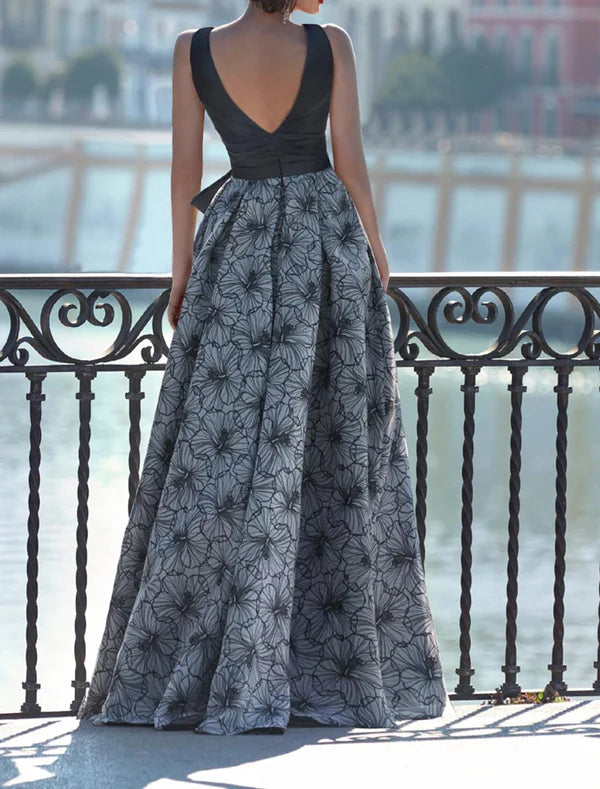 A-Line Evening Gown Elegant Dress Masquerade Prom Floor Length Sleeveless V Neck Satin with Slit Embroidery Black