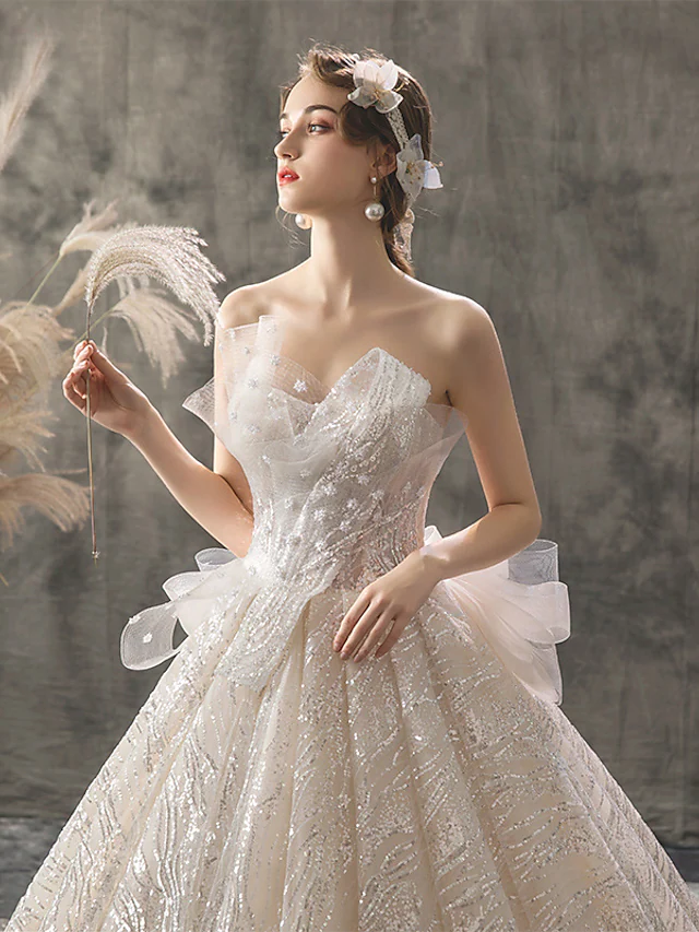 Princess Ball Gown Wedding Dresses Strapless Chapel Train Lace Tulle Sequined Sleeveless Formal Luxurious Sparkle & Shine with Bow(s)
