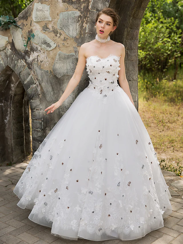 Ball Gown Wedding Dresses Sweetheart Neckline Floor Length Lace Tulle Sleeveless with Lace Appliques