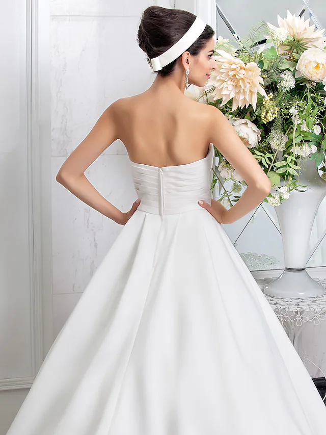 Princess A-Line Wedding Dresses Sweetheart Neckline Satin Sleeveless with Sash Ribbon Ruched