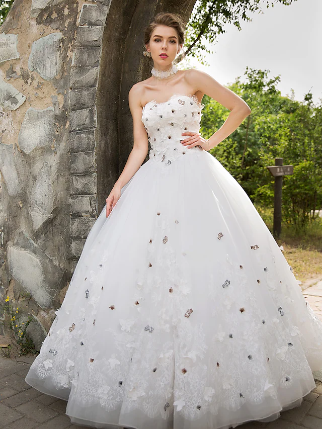 Ball Gown Wedding Dresses Sweetheart Neckline Floor Length Lace Tulle Sleeveless with Lace Appliques