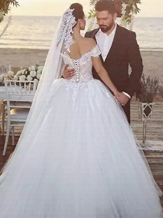 Ball Gown Wedding Dresses Off Shoulder Chapel Train Lace Tulle Strapless Beautiful