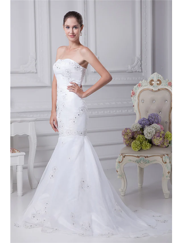Wedding Dresses Strapless Chapel Train Organza Satin Strapless with Beading