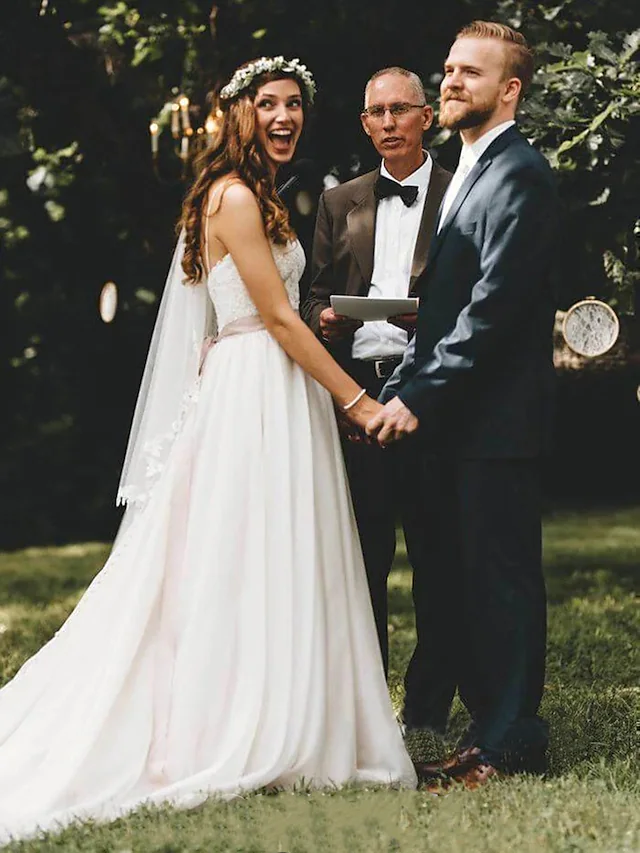 Wedding Dresses Spaghetti Strap Court Train Lace Tulle Sleeveless Country Romantic Beach with Sashes Ribbons Pleats