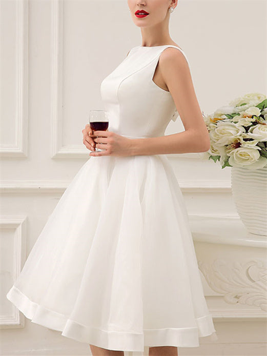A-Line/Princess Scoop Knee-Length Wedding Dress Pure Color Graduation Dress Simple Party Dress