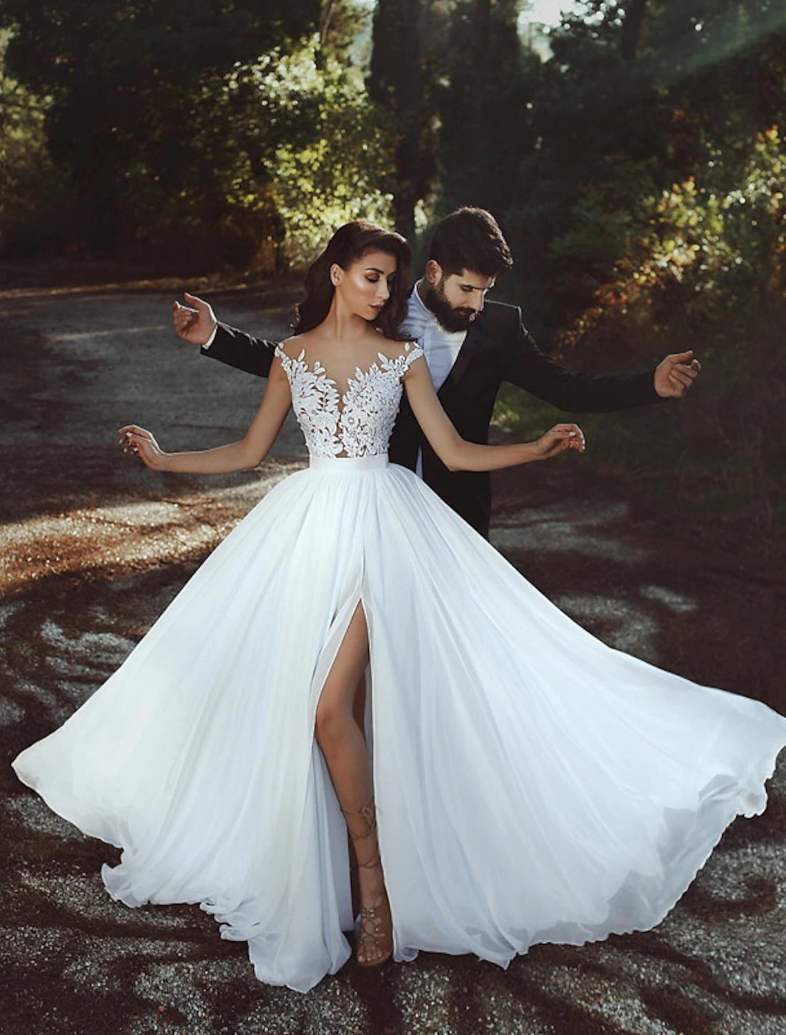 Beach Open Back Wedding Dresses A-Line Illusion Neck Cap Sleeve Court Train Chiffon Bridal Gowns With Pleats