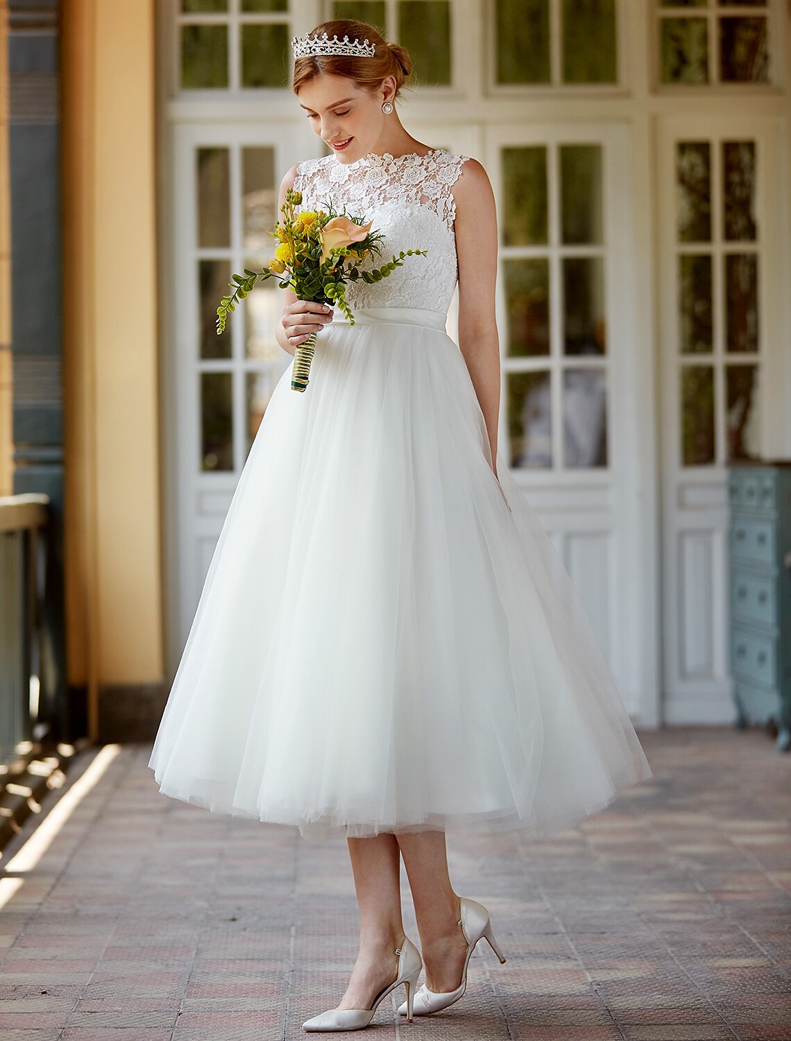 Reception Little White Dresses Wedding Dresses A-Line Illusion Neck Sleeveless Tea Length Lace Bridal Gowns With Sashes / Ribbons