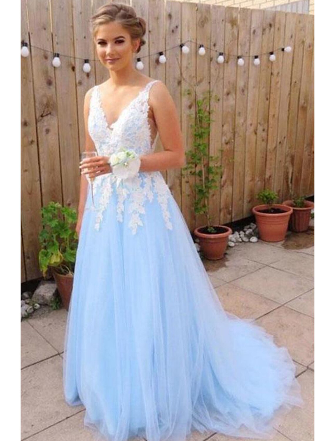 A-line/Princess V Neck Sleeveless Court Train Tulle Long Prom Dress With Appliqued