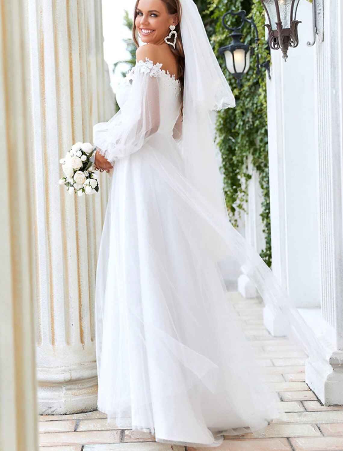Beach Wedding Dresses A-Line Off Shoulder Long Sleeve Floor Tulle Bridal Gowns With Lace Insert Appliques