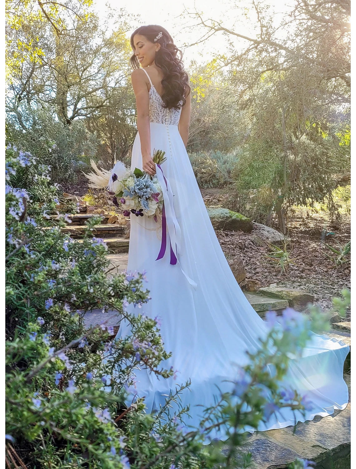 Beach Open Back Boho Wedding Dresses Chapel Train A-Line Spaghetti Strap V Neck Chiffon With Appliques