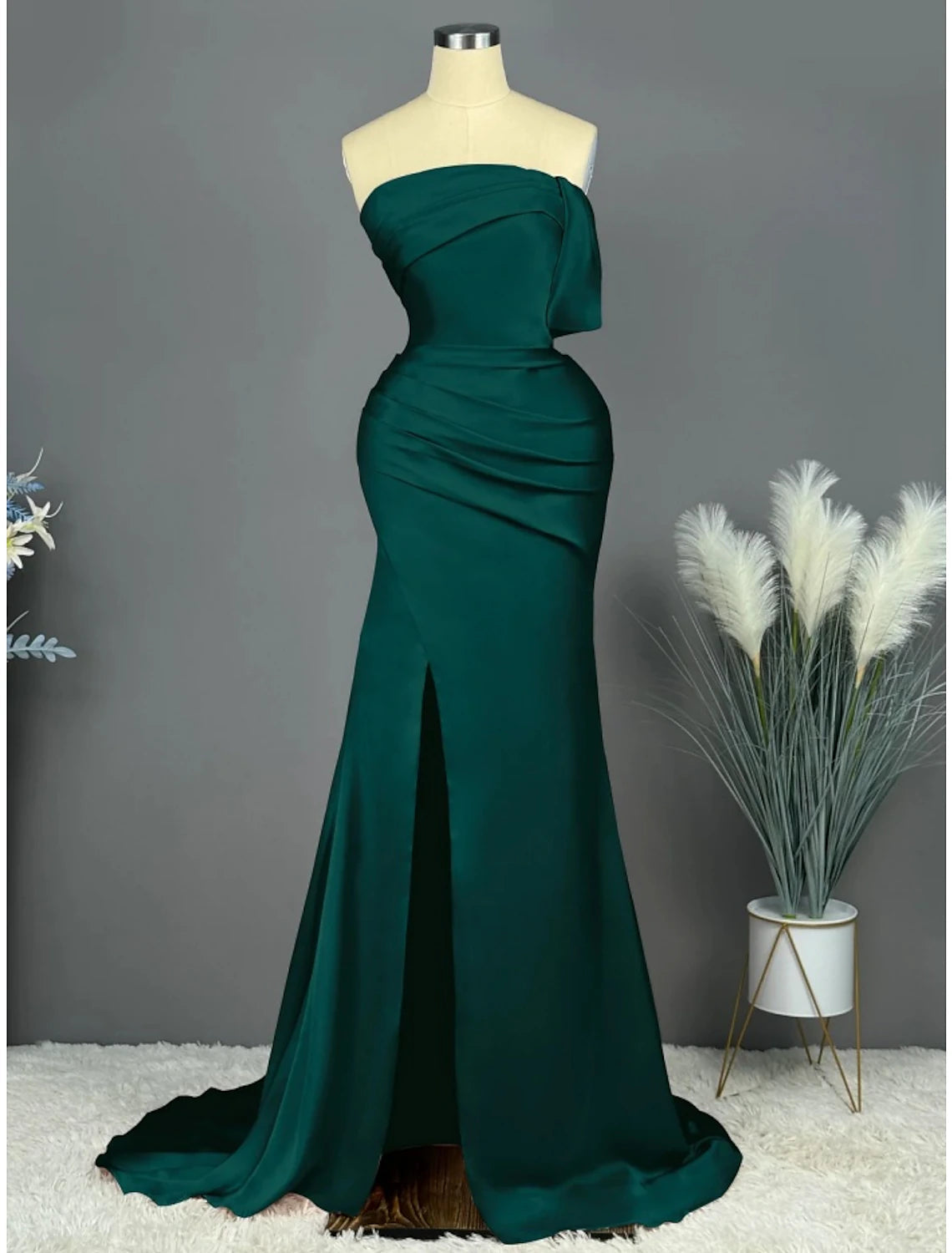 A-Line Evening Gown Elegant Dress Formal Sweep / Brush Train Sleeveless Strapless Satin with Pleats