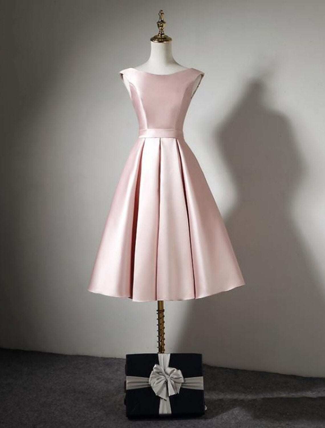 A-Line Bridesmaid Dress Off Shoulder Sleeveless Elegant Tea Length Satin with Bow(s) Homecoming Dress