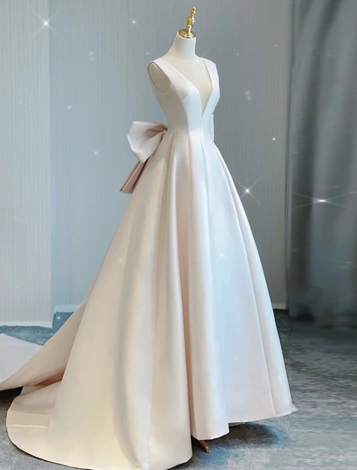 Reception Casual Wedding Dresses A-Line V Neck Sleeveless Court Train Satin Bridal Gowns With Bow(s)