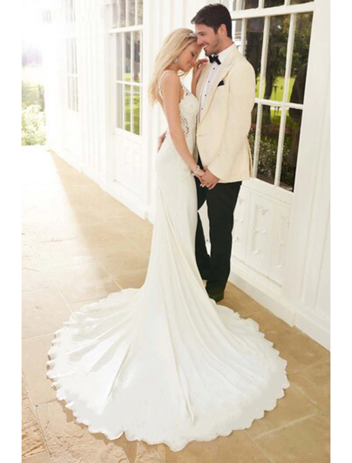 Engagement Open Back Sexy Formal Wedding Dresses Mermaid / Trumpet V Neck Sleeveless Chapel Train Lace Bridal Gowns