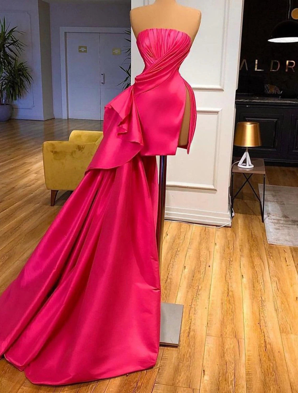 Sheath / Column Cocktail Dresses Sexy Dress Summer Short / Mini Sleeveless Strapless Barbiecore Satin