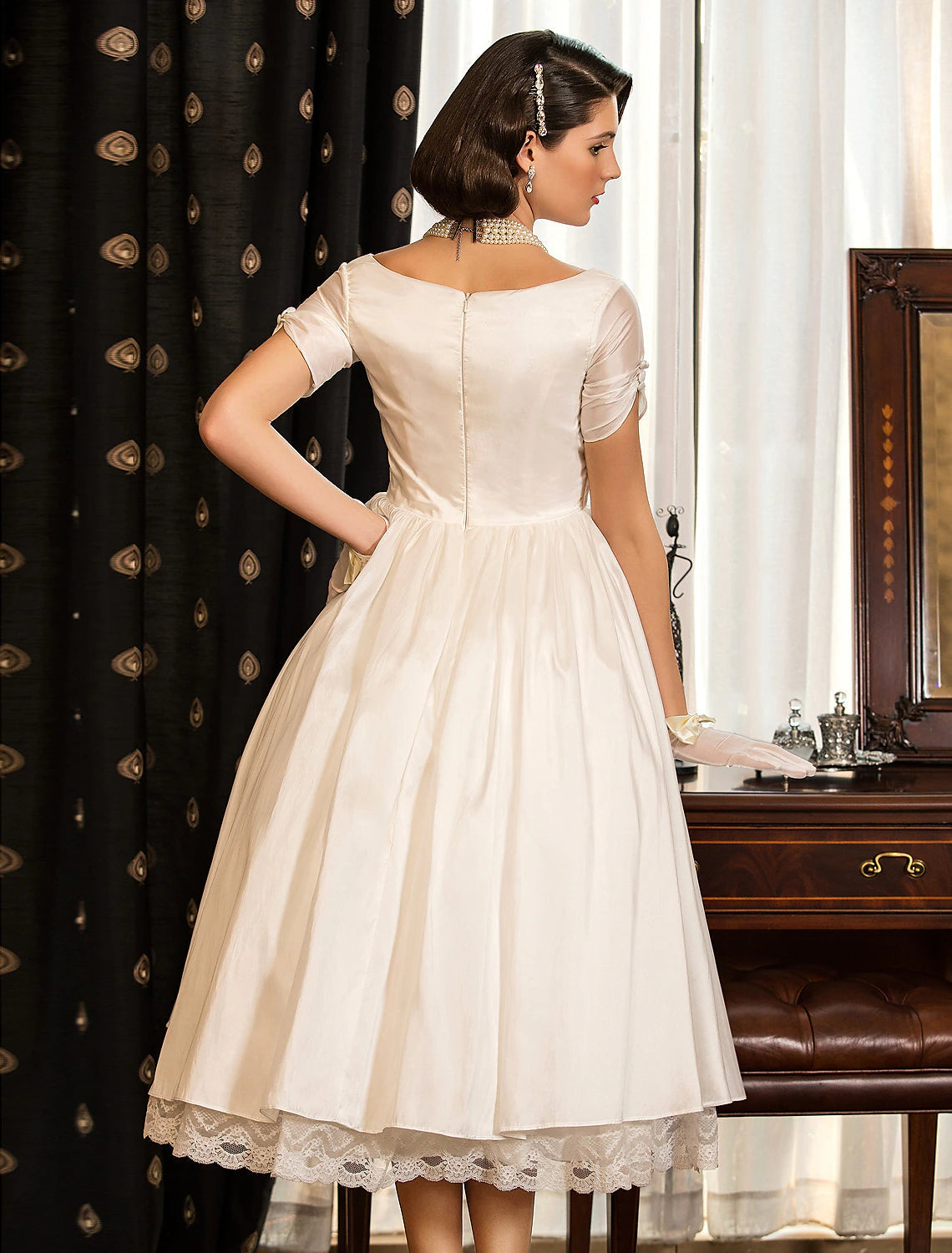 Reception Vintage 1940s / 1950s Little White Dresses Wedding Dresses A-Line V Neck Short Sleeve Tea Length Satin Bridal Gowns With Lace Criss