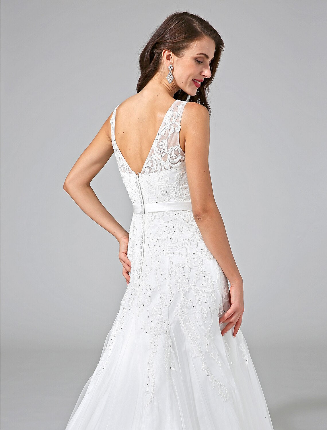 Wedding Dresses A-Line V Neck Sleeveless Court Train Lace Bridal Gowns With Sash Beading
